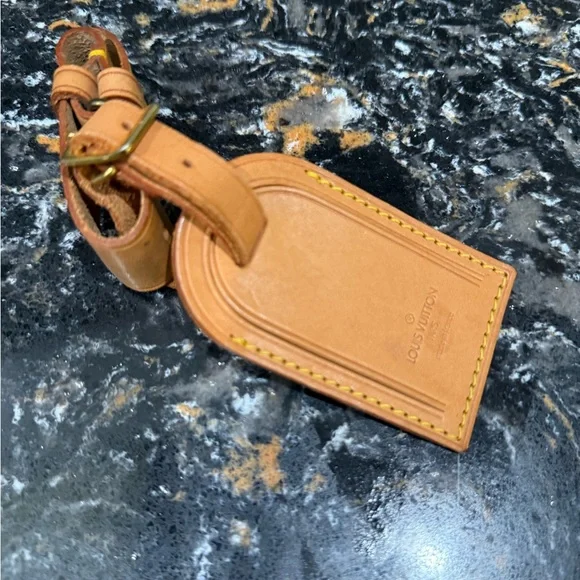 LOUIS VUITTON Brown Leather Luggage Tag and Poignant - Picture 4 of 4